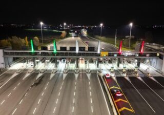 Luci olimpiche in autostrada